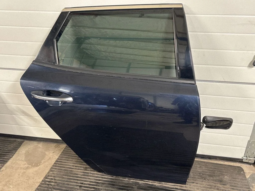 Rear door – rear right