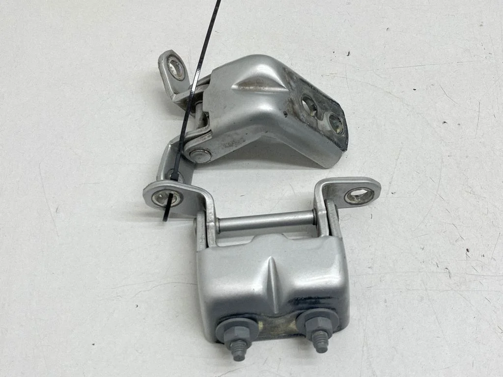 Rear door hinge set – Nissan X-Trail T32 (2014-2021)