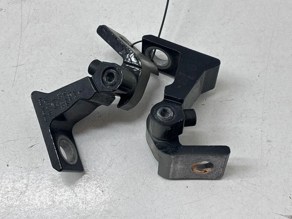 Tagaukse hingede komplekt 4G0831402D