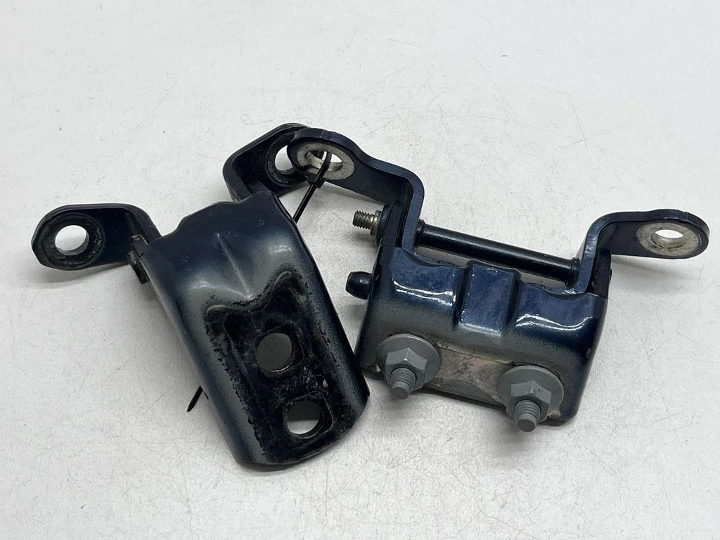 Rear door hinge set