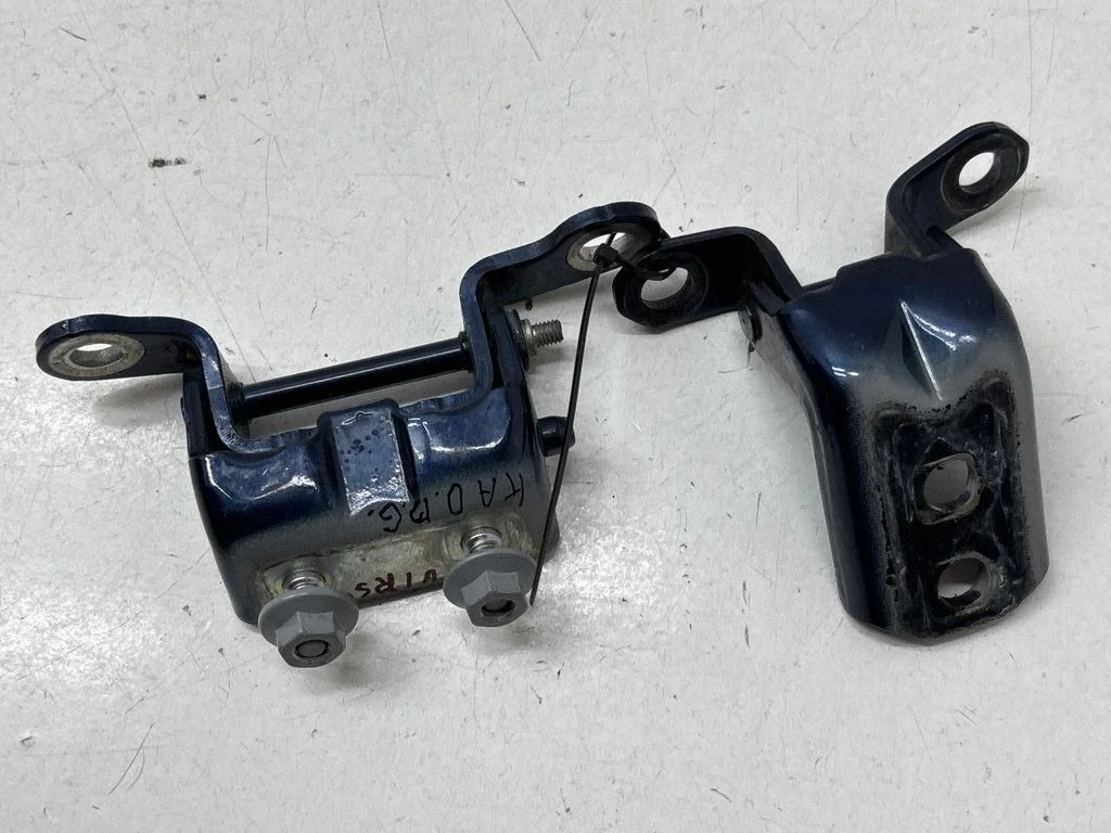 Rear door hinge set – rear right
