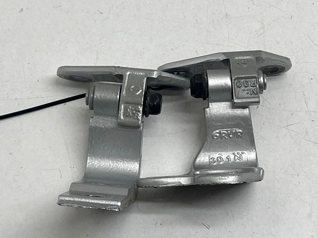 Tagaukse hingede komplekt – tagumine parem