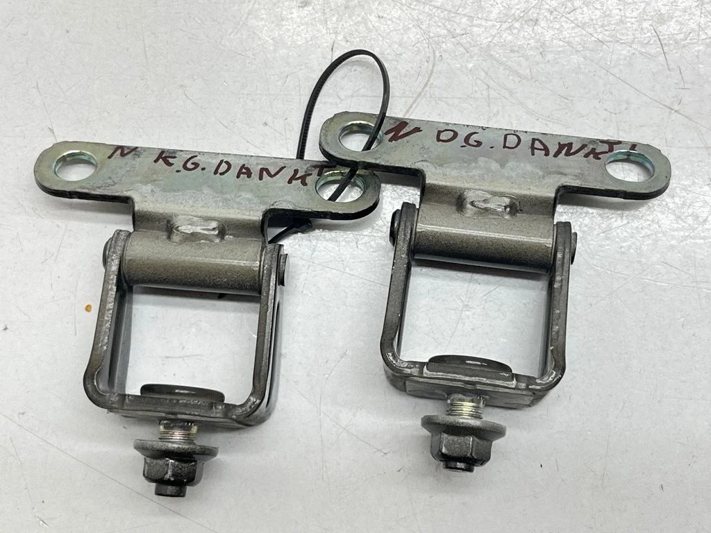 Rear door hinge set 72910AT000