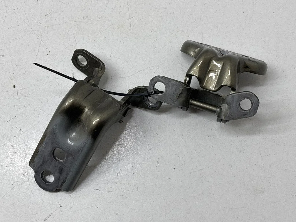 Tagaukse hingede komplekt – Subaru Forester SK (2018-2025)