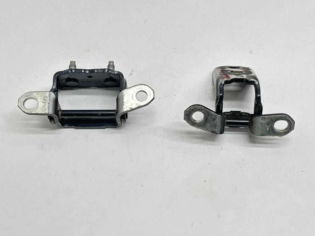 Tagaukse hingede komplekt – Nissan Juke I F15 (2010-2018)