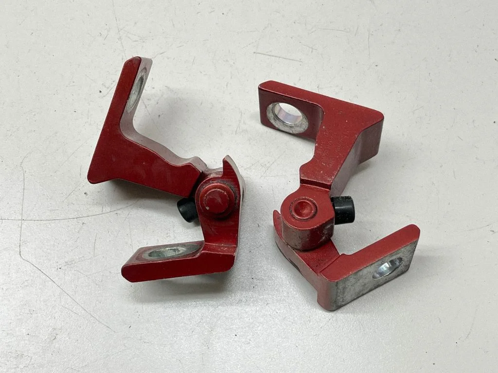 Tagaukse hingede komplekt 8K0831402E