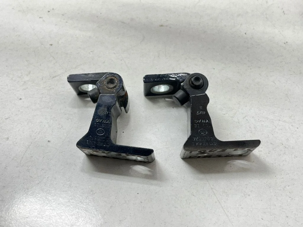 Rear door hinge set – Volkswagen Cross Touran II (2015-)