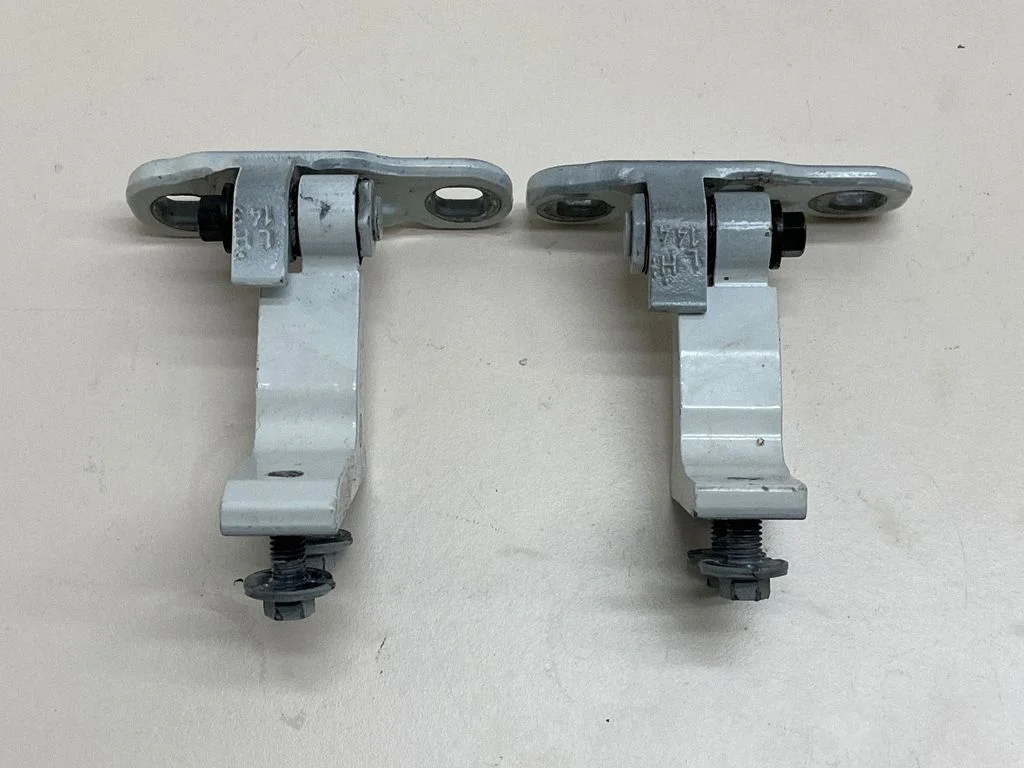 Tagaukse hingede komplekt A046572