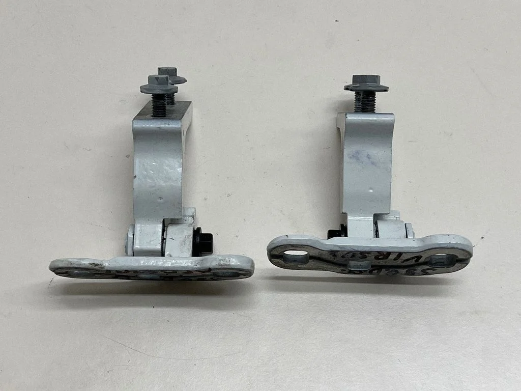 Tagaukse hingede komplekt – Volvo S90, V90 (2016-)