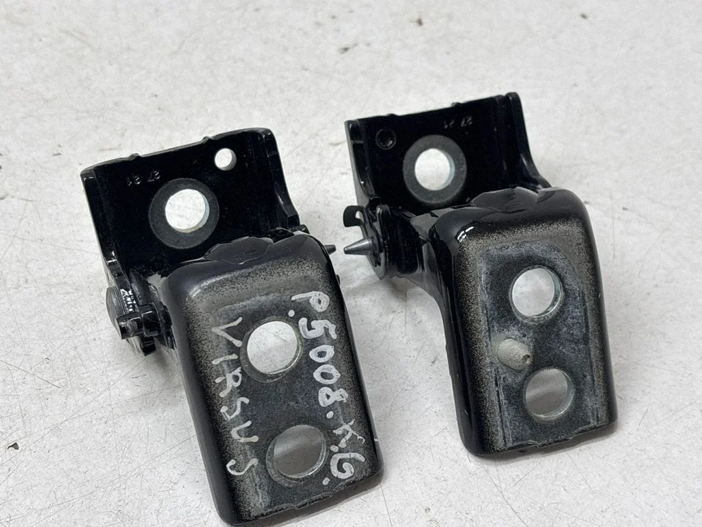 Rear door hinge set – rear left