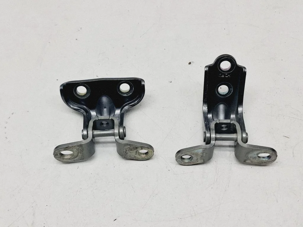 Rear door hinge set – rear left