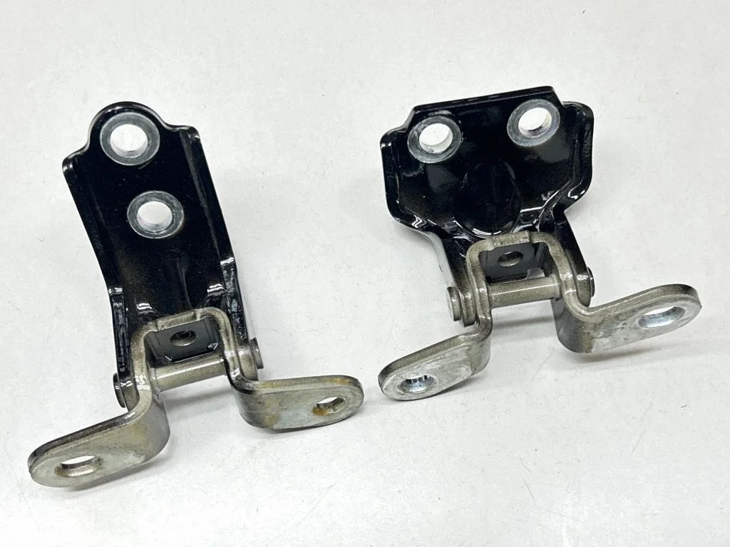 Tagaukse hingede komplekt A046057