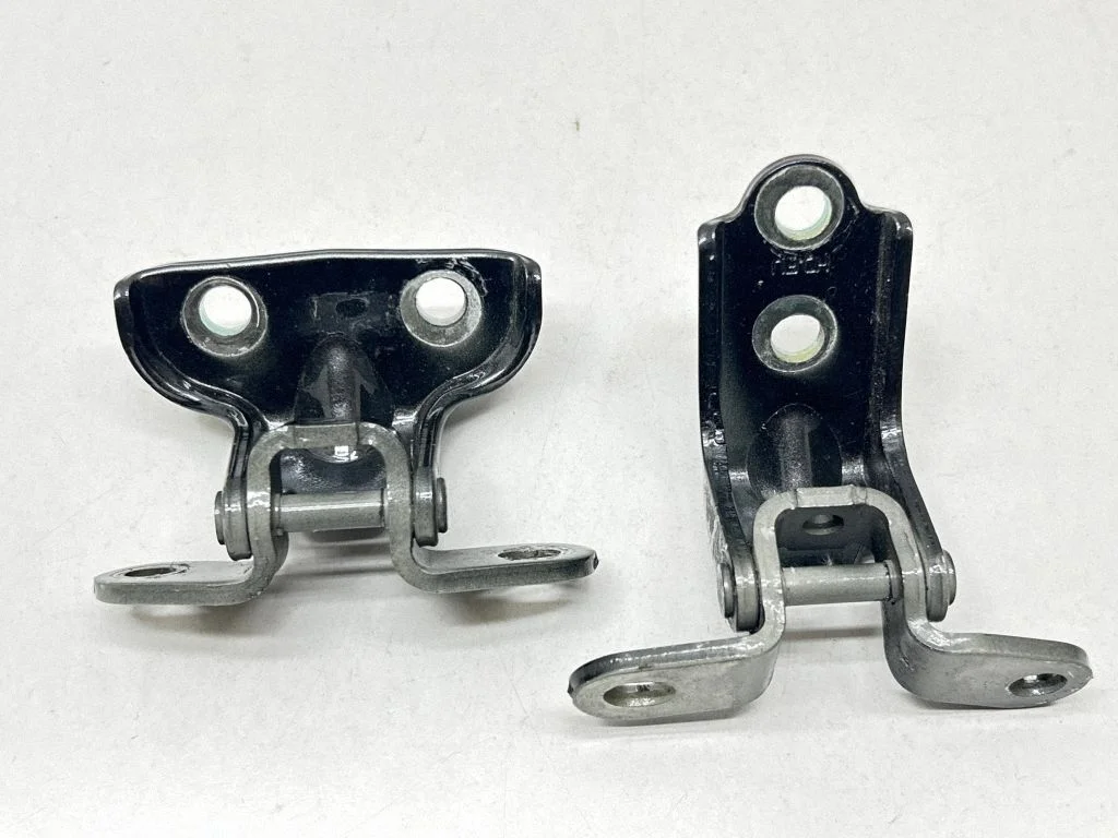 Rear door hinge set – rear right