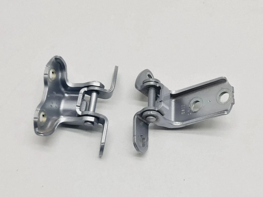 Rear door hinge set – rear left