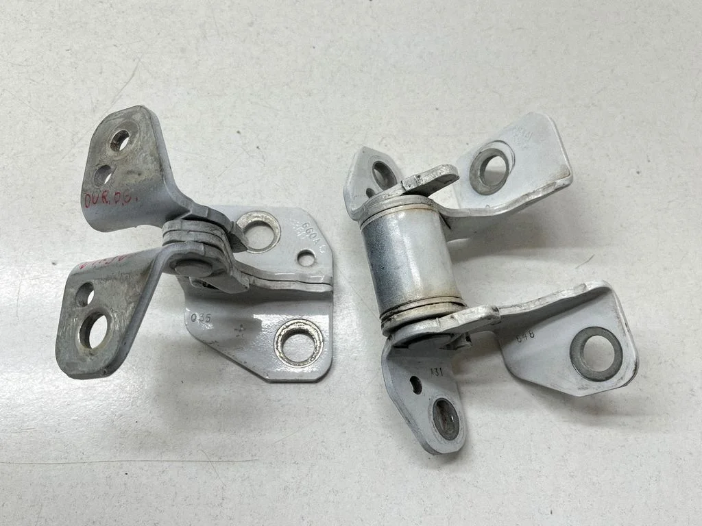 Tagaukse hingede komplekt 85574F