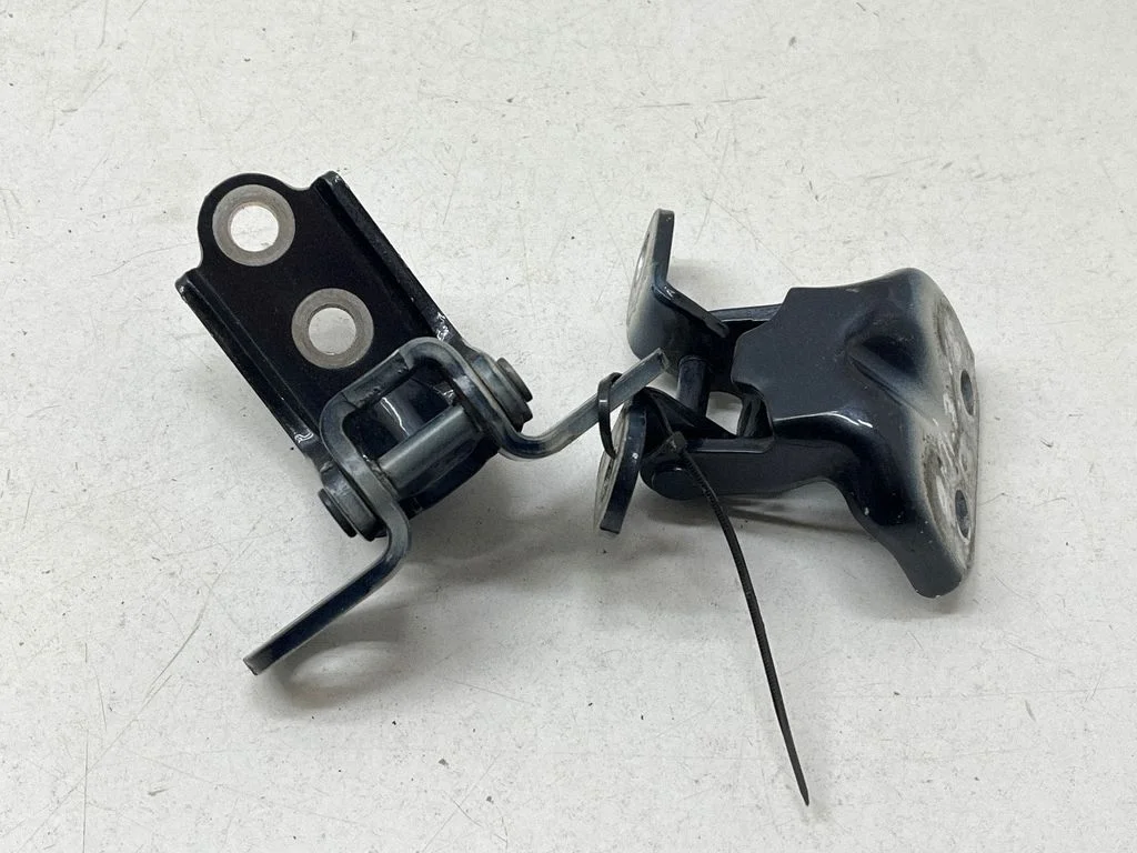 Rear door hinge set – rear right