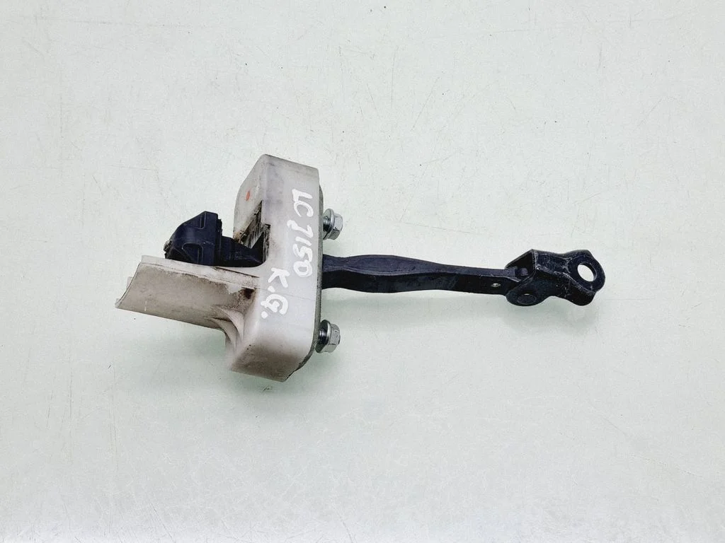 Tagaukse avamispiiraja – Toyota Land Cruiser (J150) (2009-)