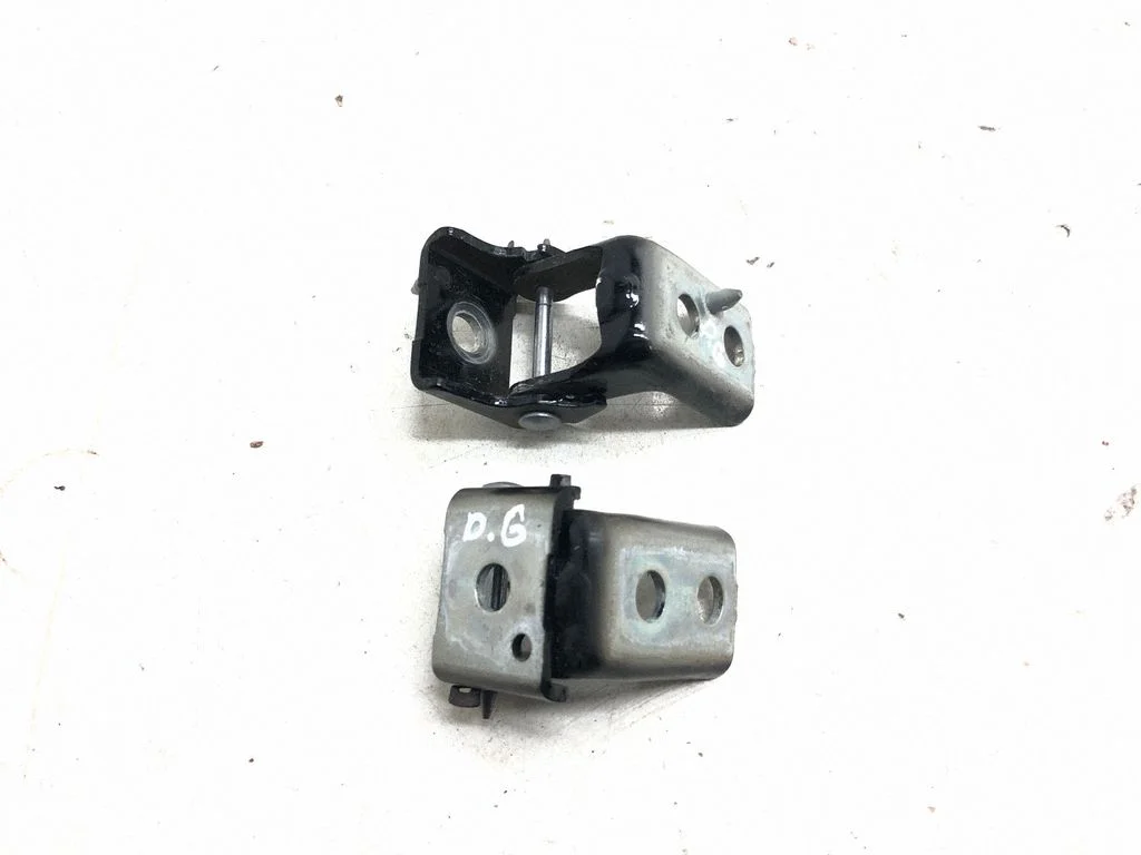 Rear door hinge set – rear right