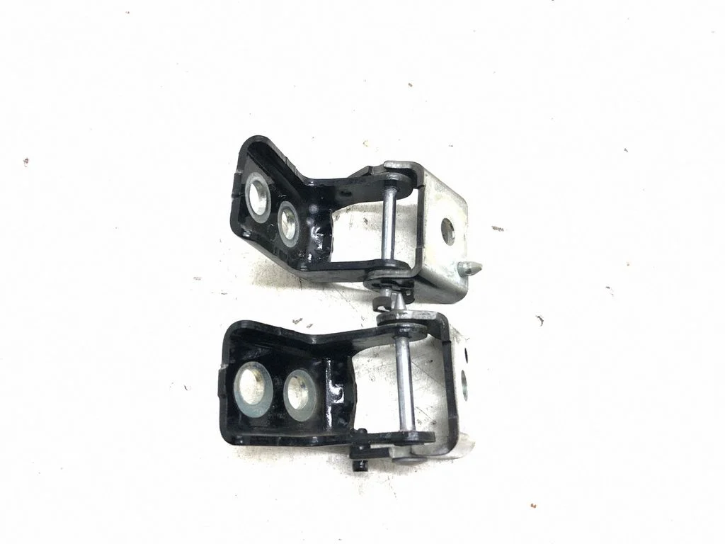 Rear door hinge set – rear left