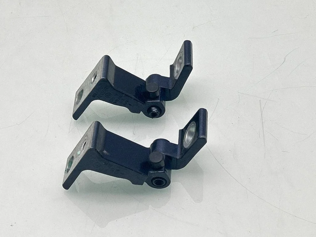 Rear door hinge set 8V5833404C