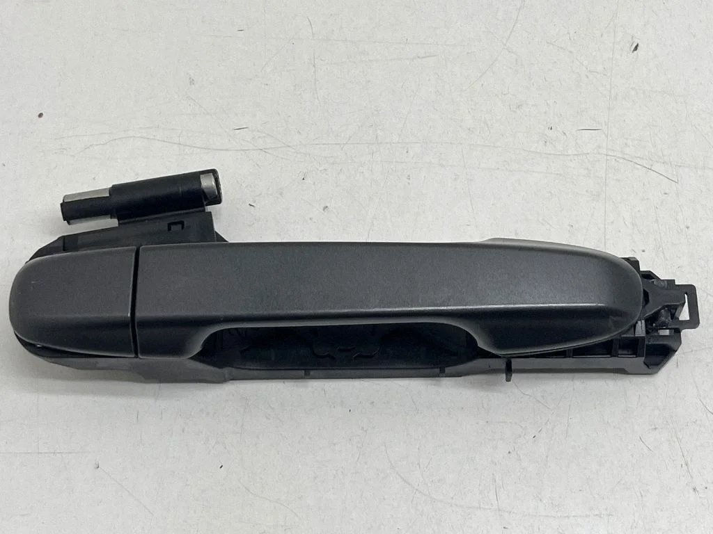 Tagaukse välimine käepide 61160CA000