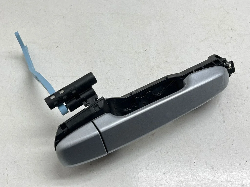 Klamka zewnętrzna drzwi tylnych 62142FN00A