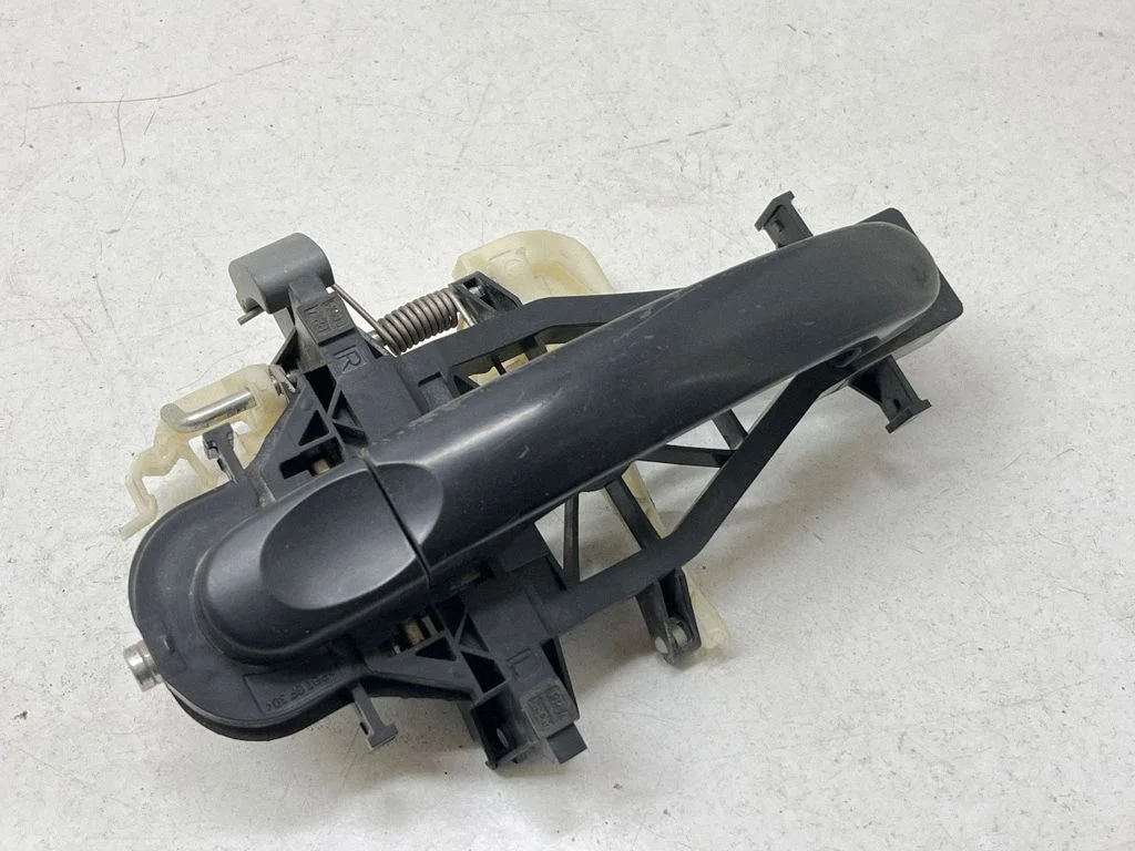 Rear door exterior handle 7H0837205D