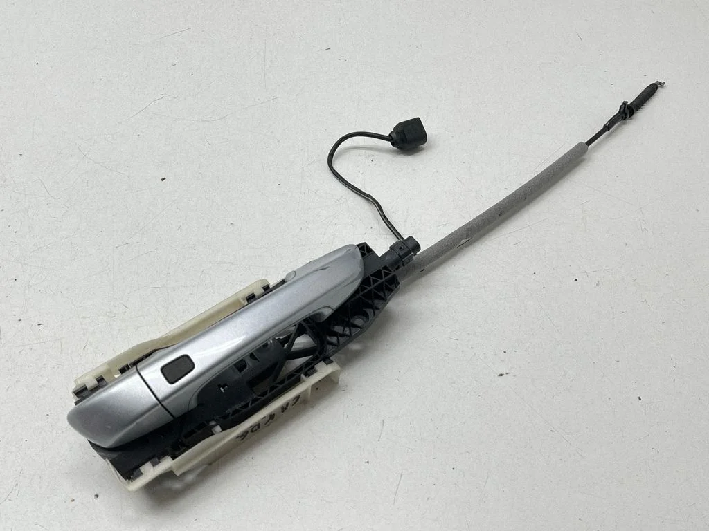 Aizmugurējo durvju ārējais atvēršanas rokturis K95040AC