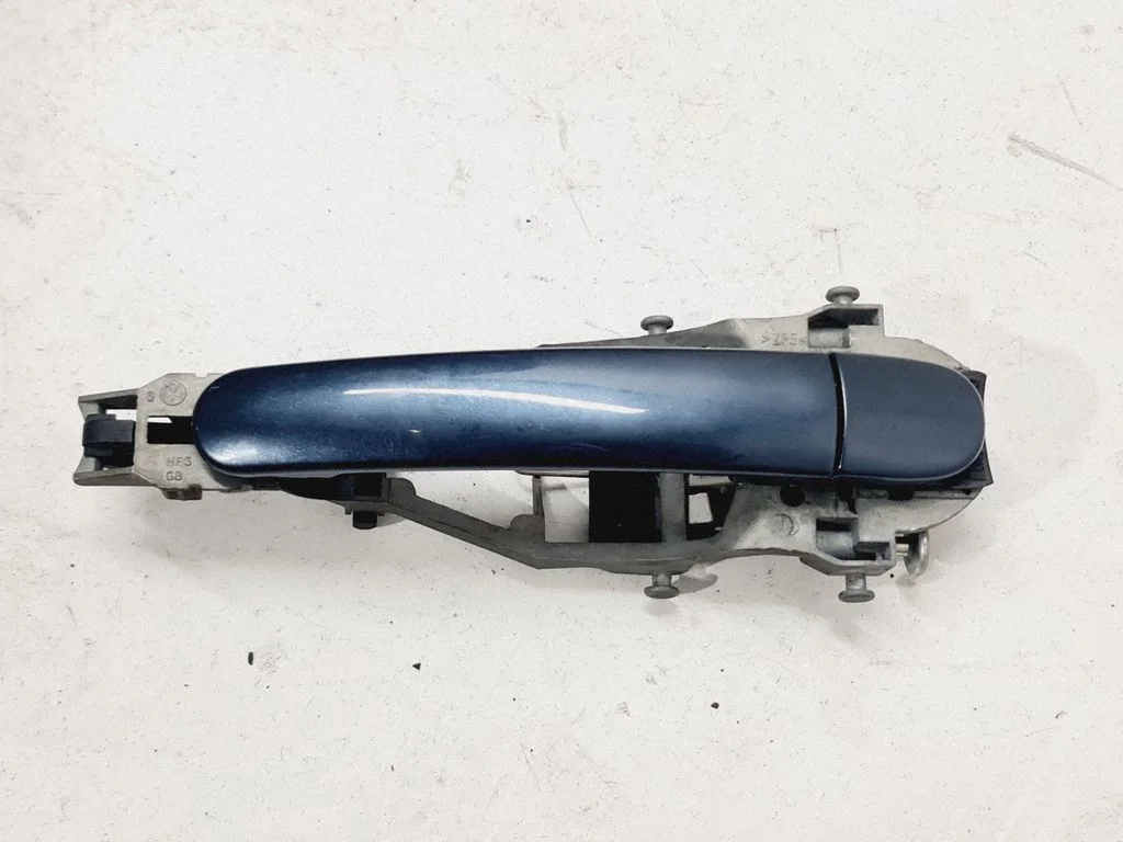 Rear door exterior handle 3B0837207