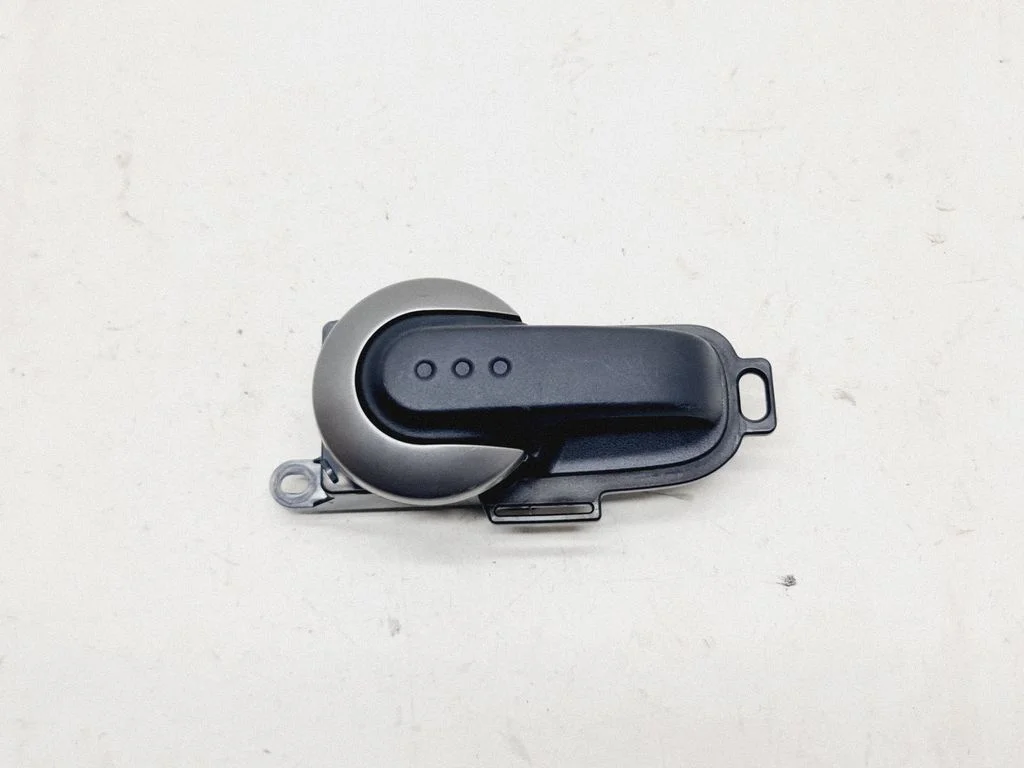 Tagaukse sisemine käepide – Nissan Note (E11) (2006-2014), tagumine vasak