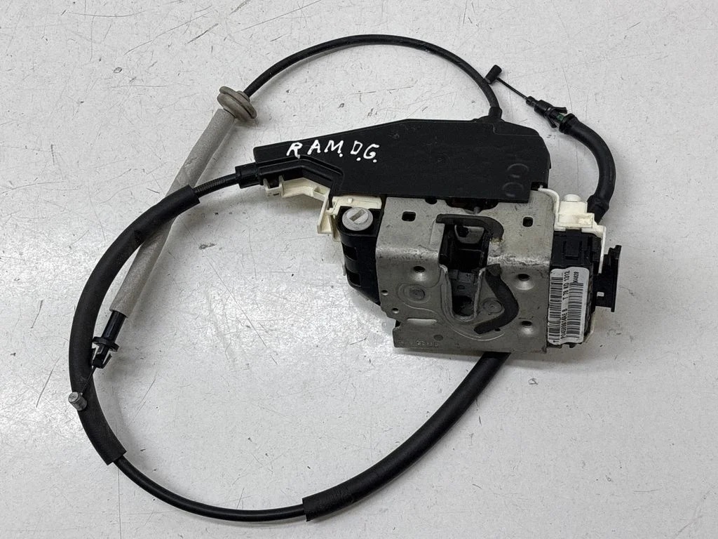 Aizmugurējo durvju slēdzene P04589914AE