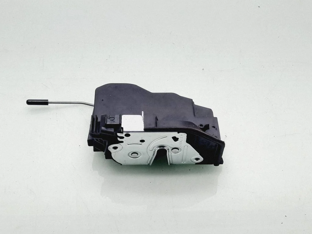Zamek drzwi tylnych – BMW Seria 3 F30 F35 F31 (2012-2018)