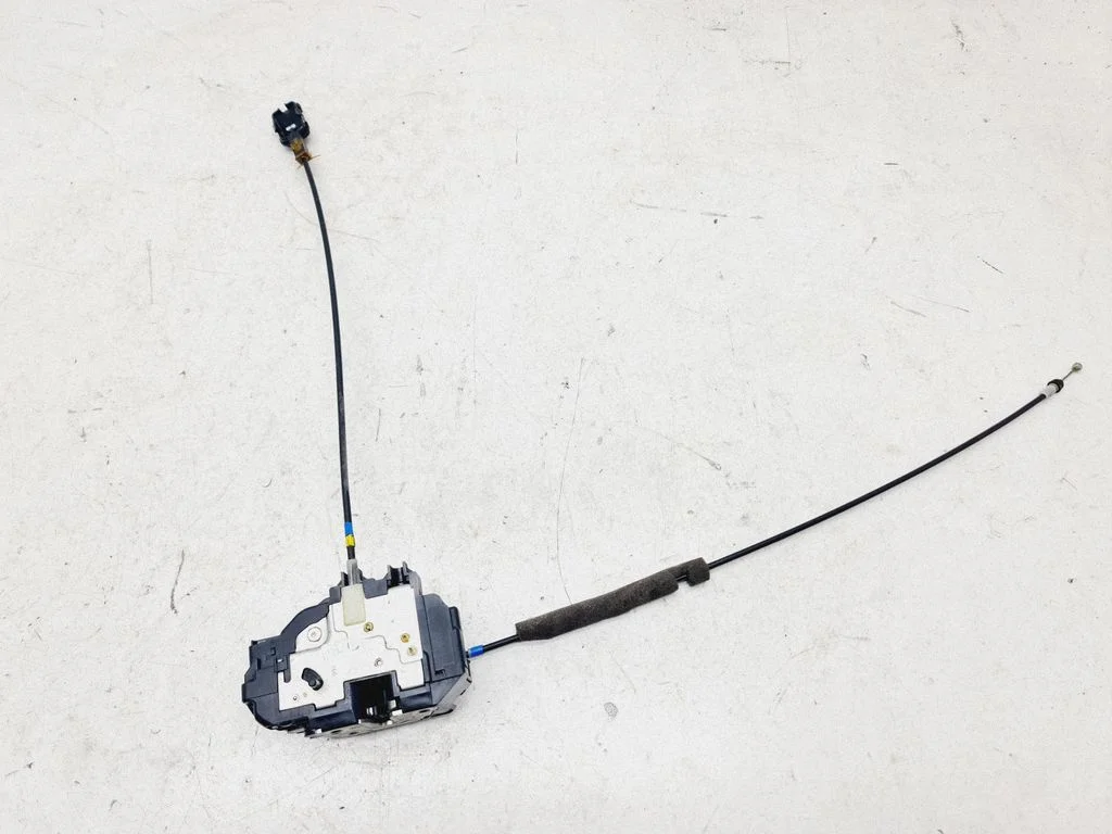 Tagaukse lukk – Nissan Note (E11) (2006-2014), tagumine parem