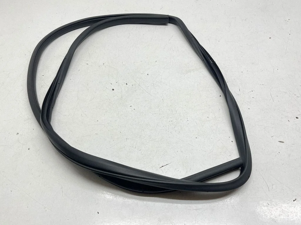 Rear door rubber seal (on body) – rear right