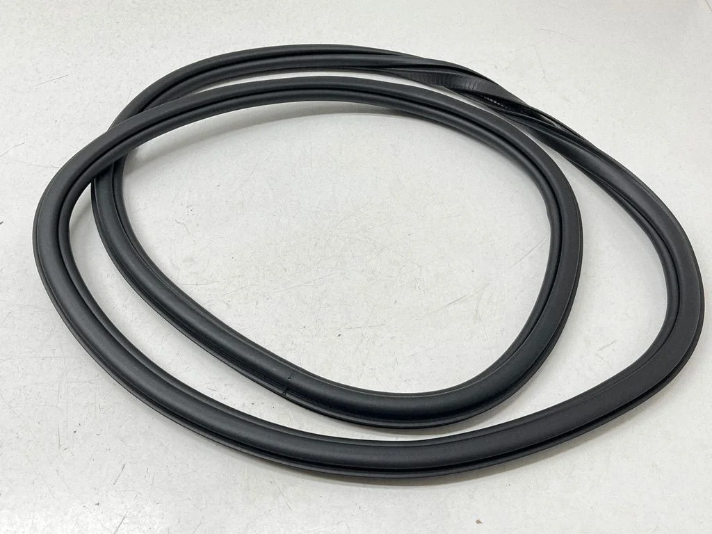 Rear door rubber seal (on body) 32328845