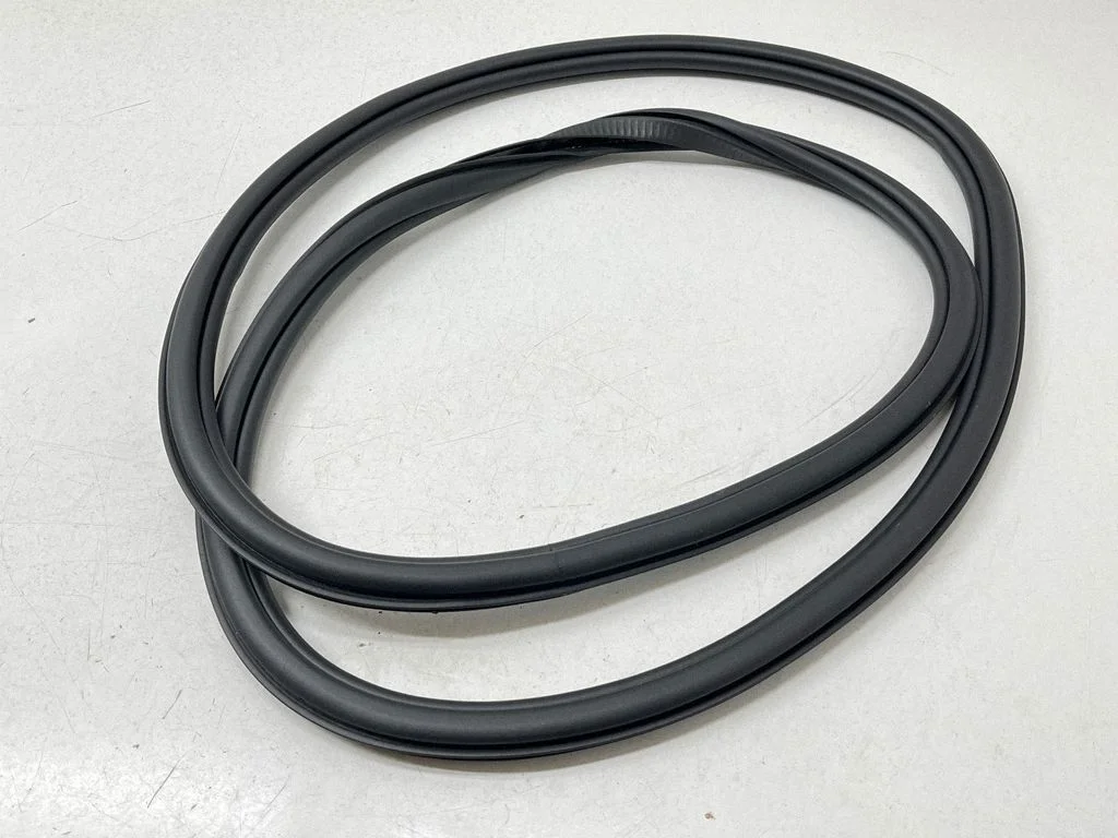 Rear door rubber seal (on body) 32328846