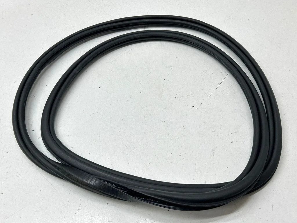 Rear door rubber seal (on body) – rear right
