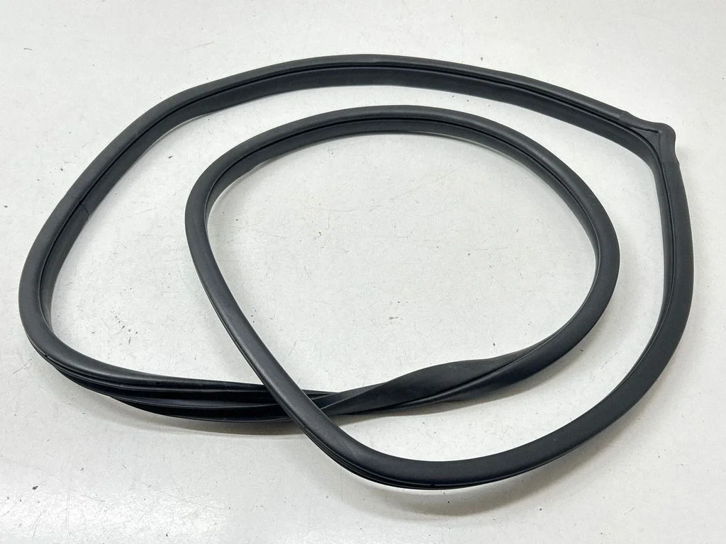Rear door rubber seal (on body) – rear left