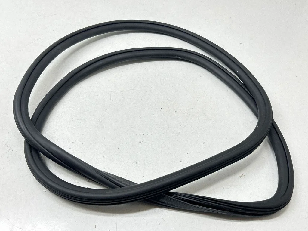 Tagaukse tihend (kere pool) 95B833721B