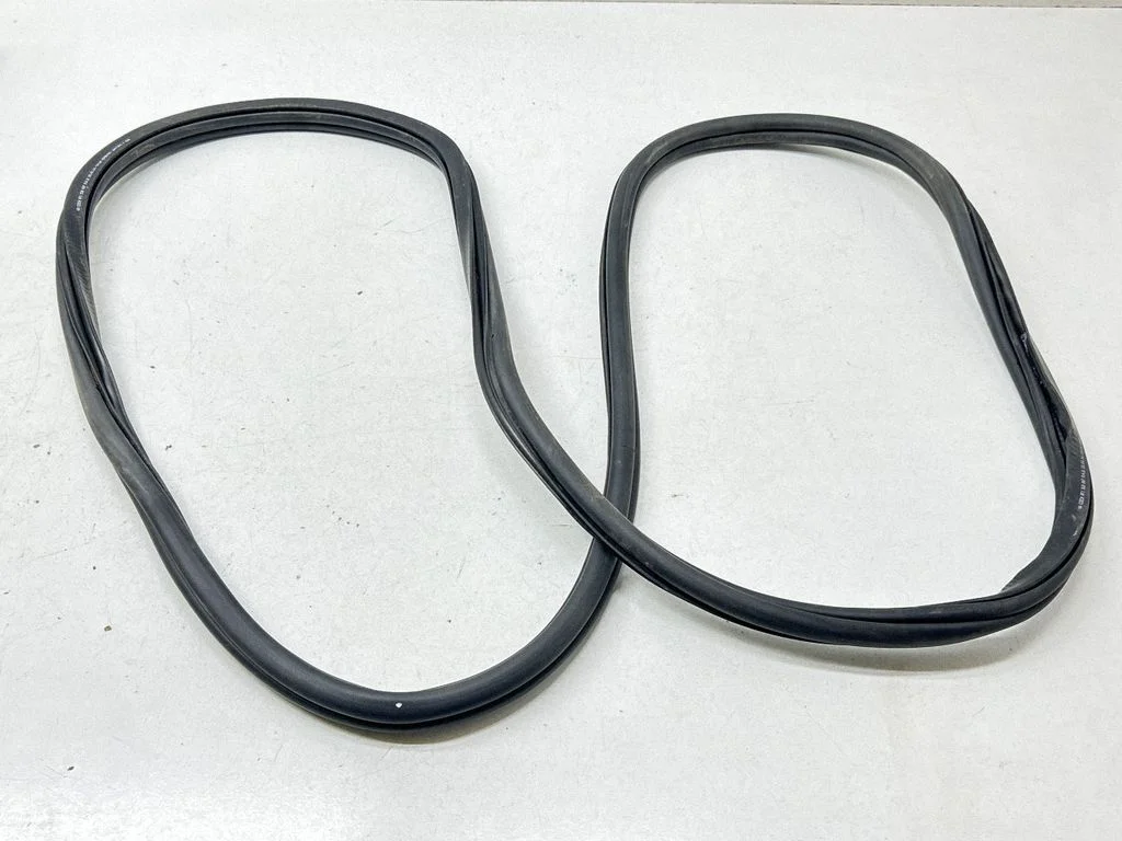 Aizmugurējā blīvgumija (uz virsbūves) 5G9867914B