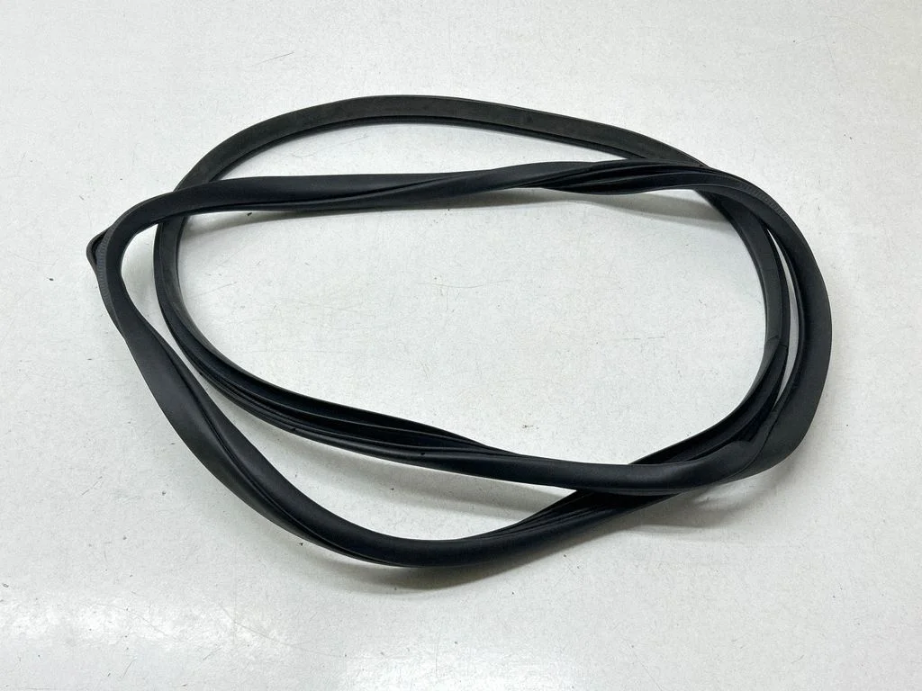 Rear door rubber seal (on body) – rear right