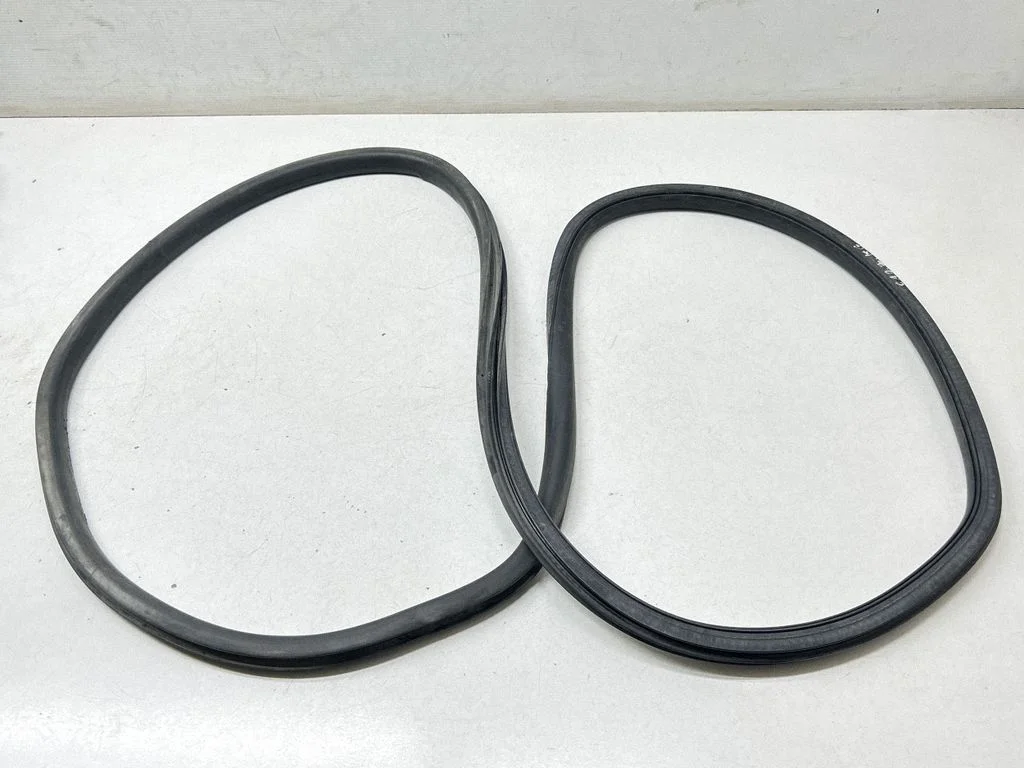 Rear door rubber seal (on body) – rear left