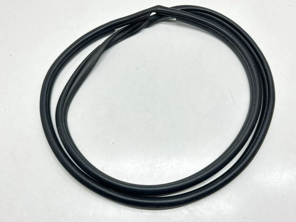 Rear door rubber seal (on body) – rear right