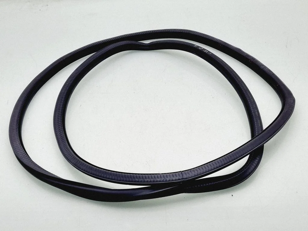 Rear door rubber seal (on body) 7L0867367G