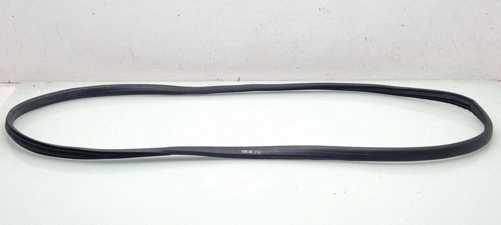 Rear door rubber seal (on body) – rear right
