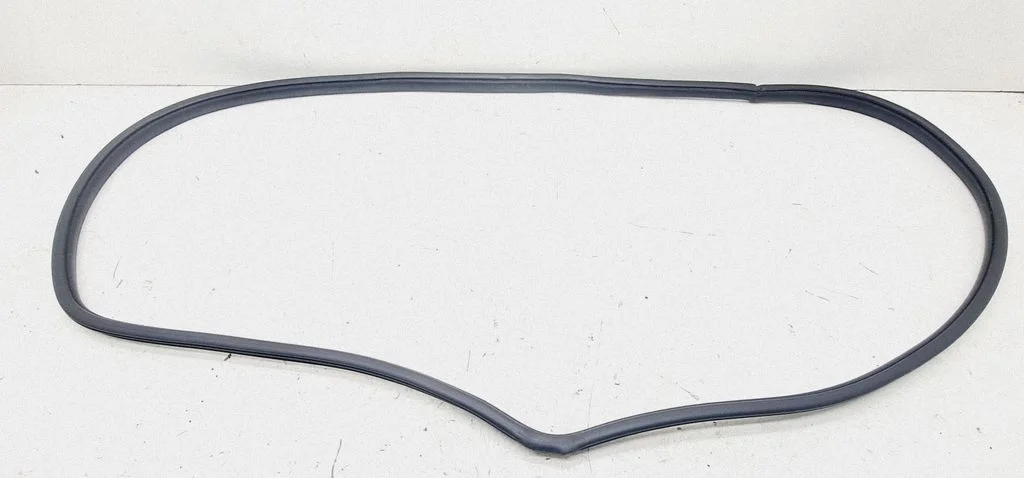 Tagaukse tihend (kere pool) – Nissan Note (E11) (2006-2014), tagumine vasak