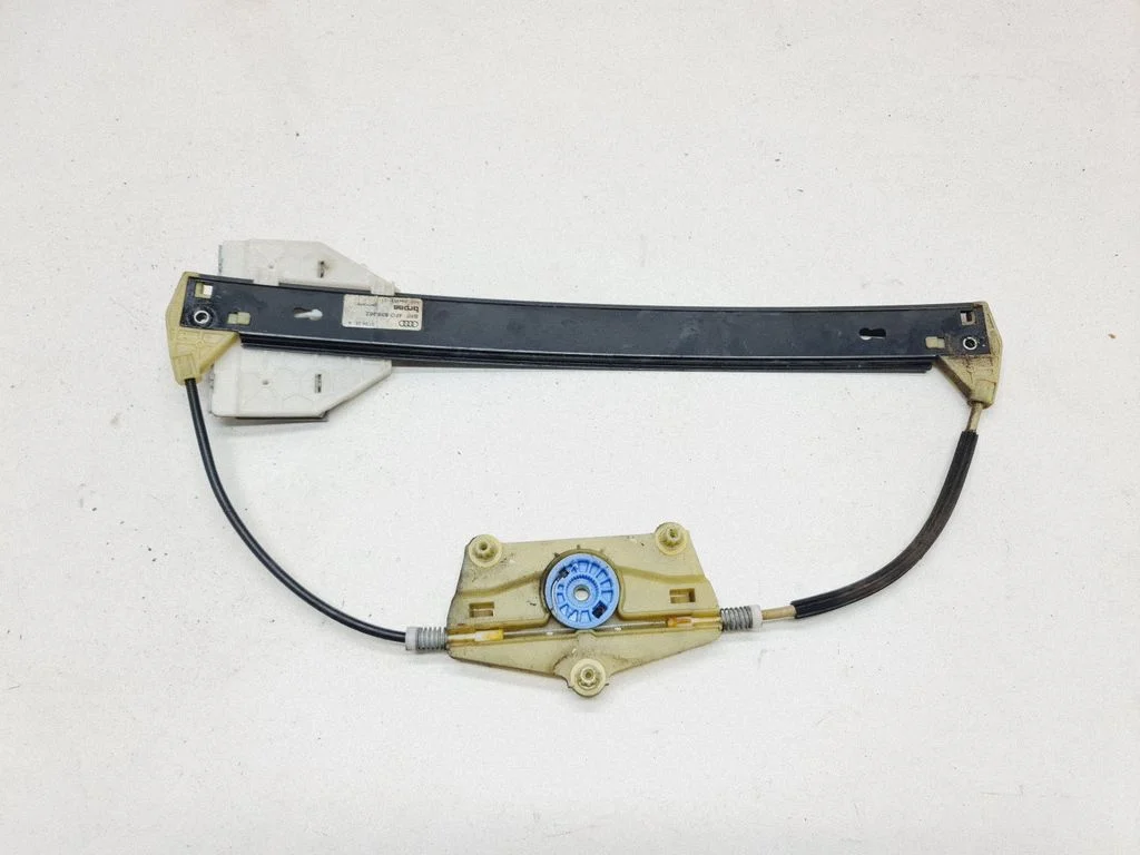 Aizmugurējā el. loga pacēlāja mehānisms bez motoriņa 4F0839462