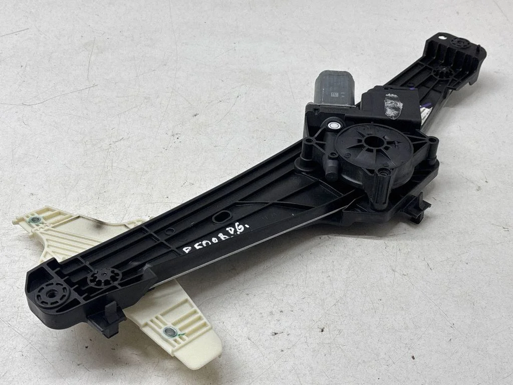 Rear door window regulator with motor 9840190380