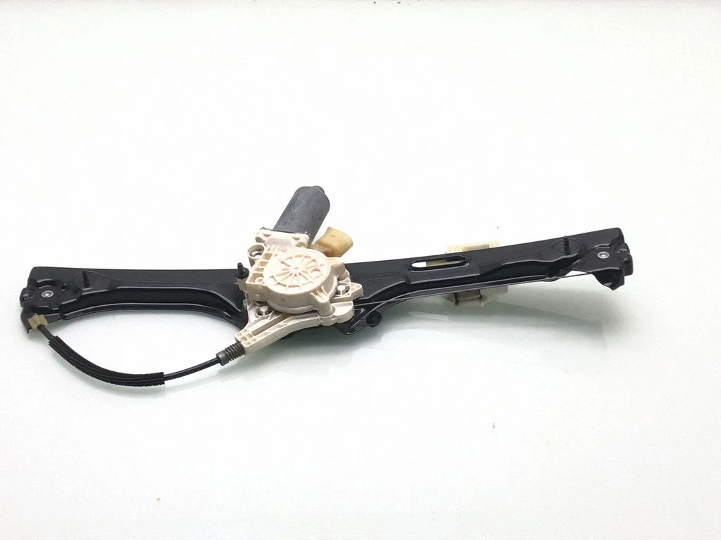 Rear door window regulator with motor 7166381