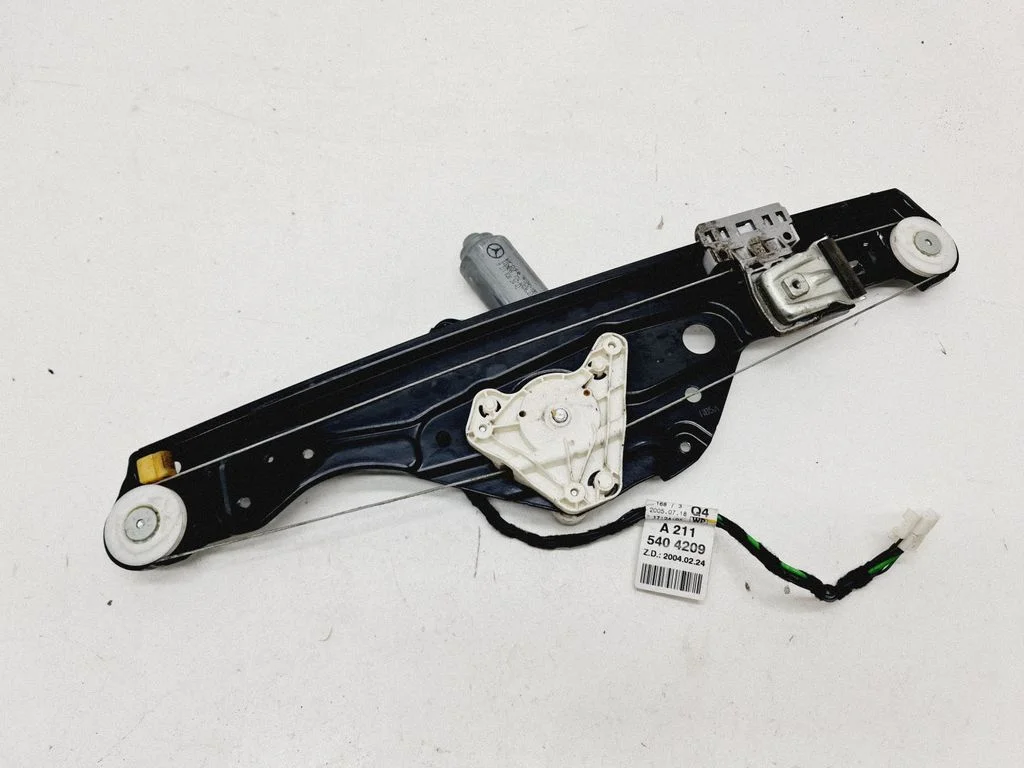 Rear door window regulator with motor A2115404209